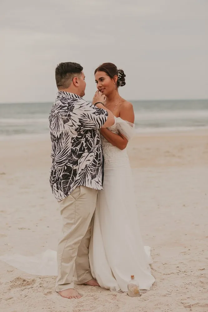 Marty y Camila en la playa, un momento tierno junto al mar